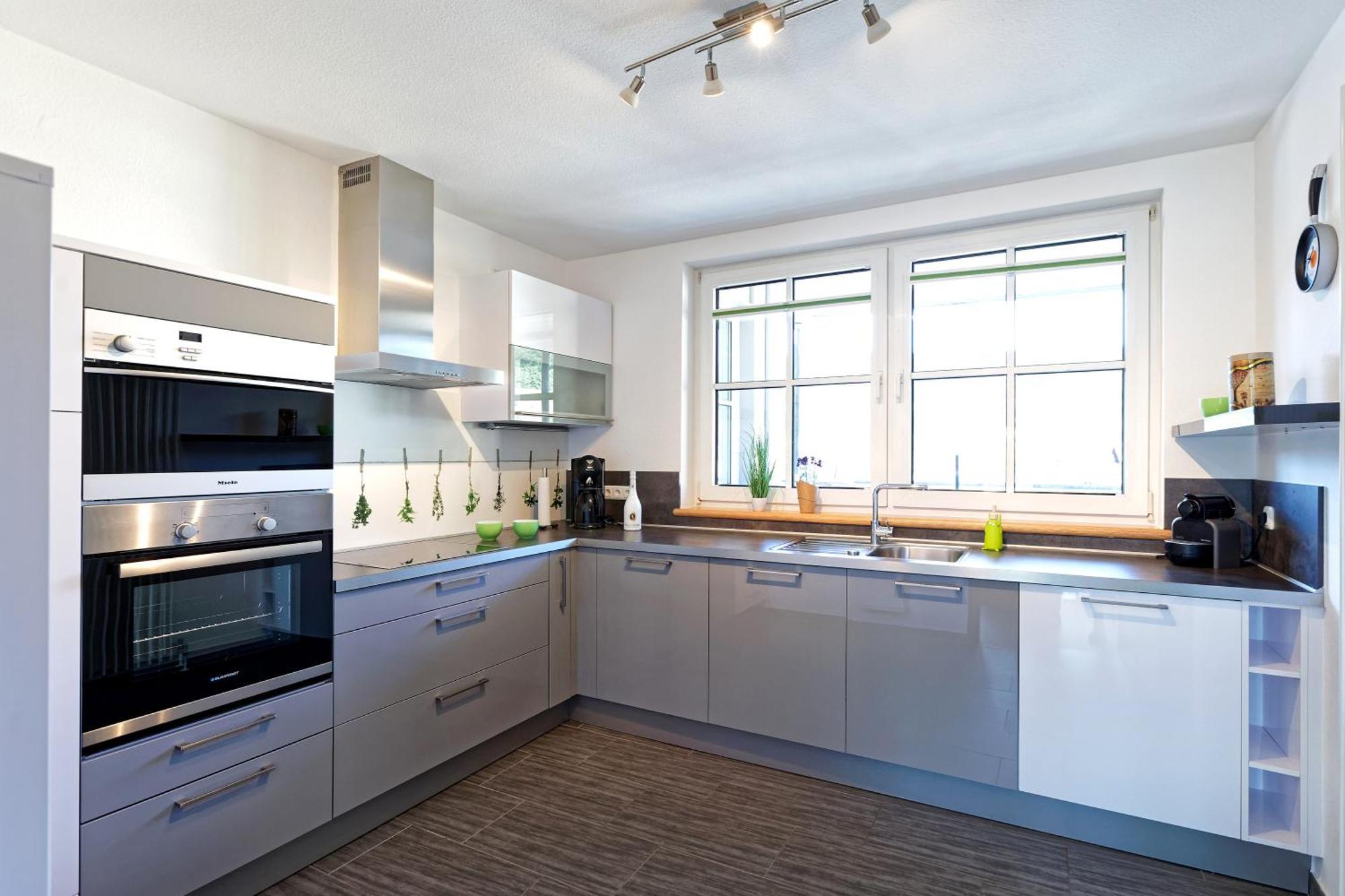 Grosszuegiges Helles Penthouse -Komplette Etage- Mit Balkon Und Stellplatz In Ruhiger Lage Kulmbach Exterior photo
