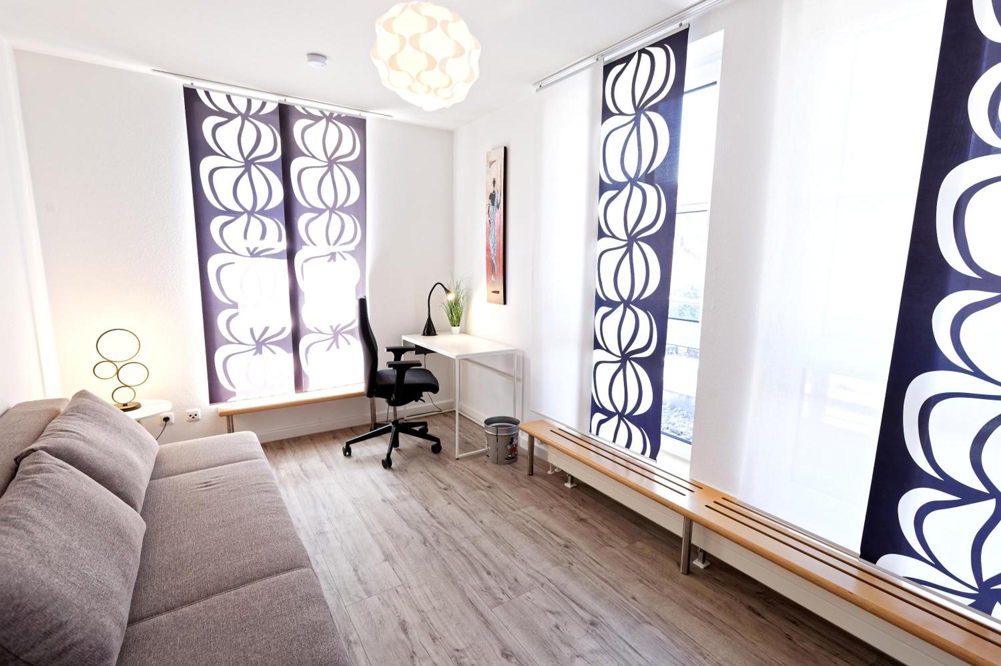 Grosszuegiges Helles Penthouse -Komplette Etage- Mit Balkon Und Stellplatz In Ruhiger Lage Kulmbach Exterior photo