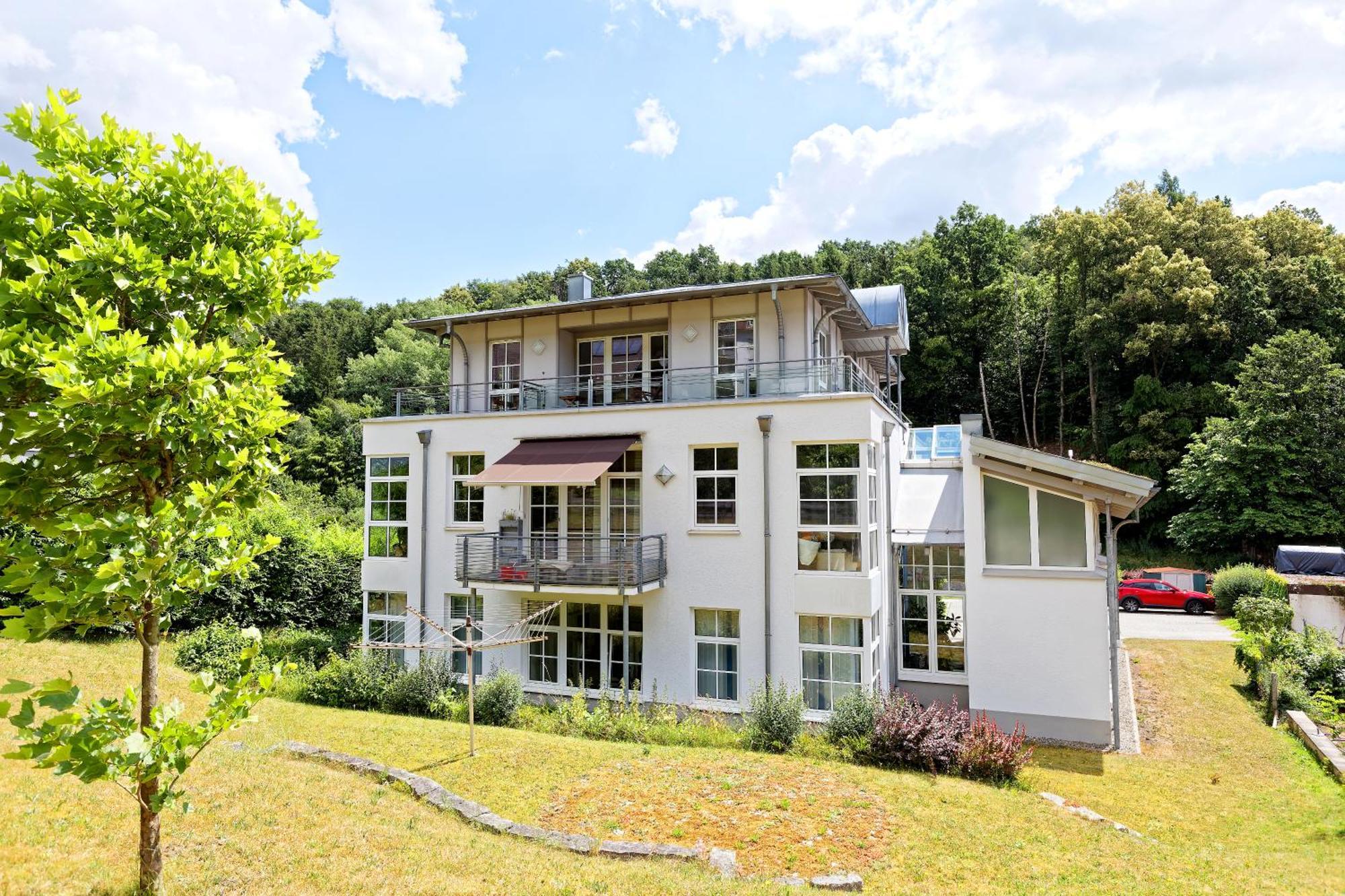 Grosszuegiges Helles Penthouse -Komplette Etage- Mit Balkon Und Stellplatz In Ruhiger Lage Kulmbach Exterior photo