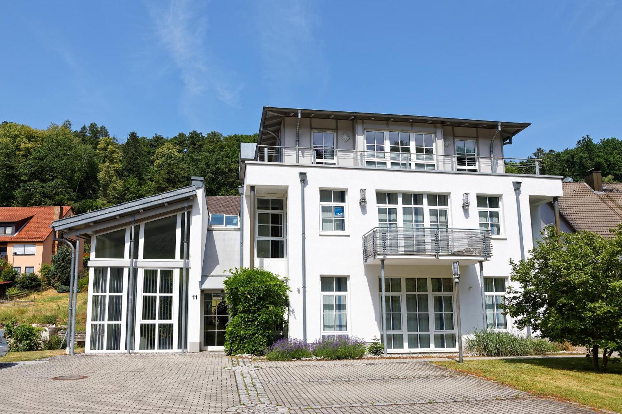 Grosszuegiges Helles Penthouse -Komplette Etage- Mit Balkon Und Stellplatz In Ruhiger Lage Kulmbach Exterior photo